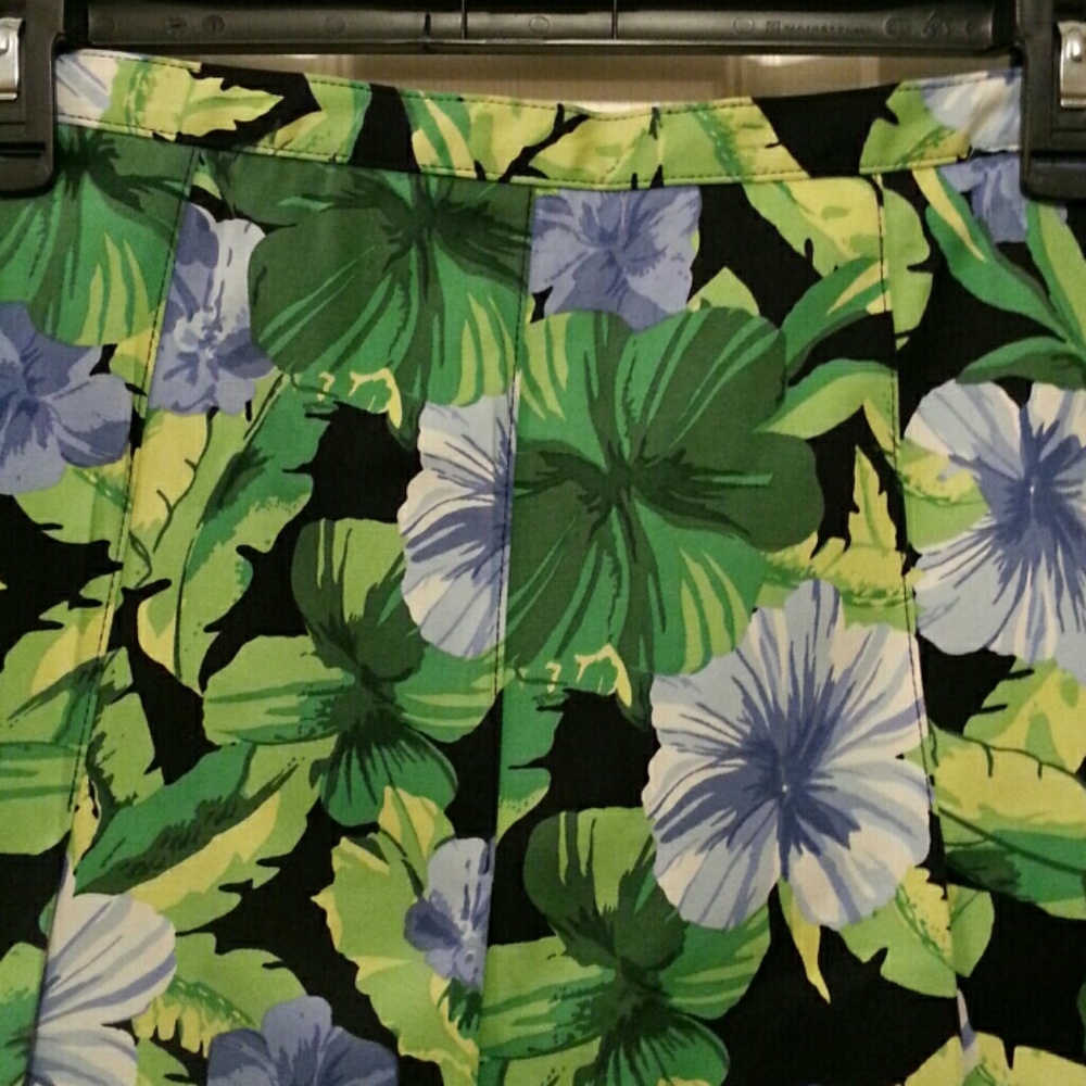 Laura Scott Floral Skirt - Picture 3 of 4